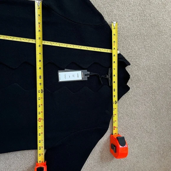 Max Sport nwt women’s size Medium, black long cardigan, scalloped edge front - Picture 2 of 7